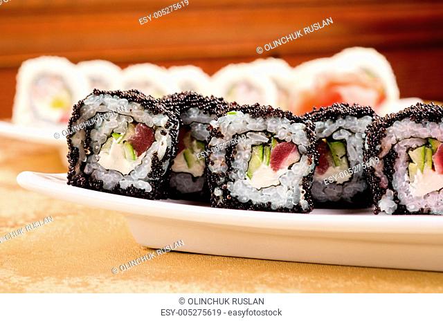 tuna sushi roll