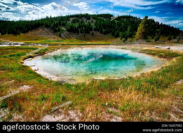 grand prismatic spring in yellowstone national park in wyoming