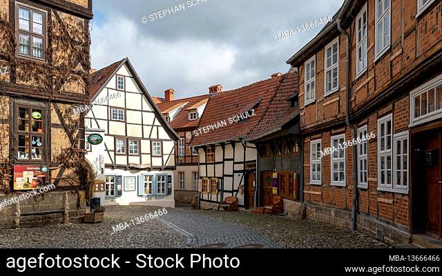 Germany, Saxony-Anhalt, Quedlinburg, historic alley with half-timbered houses, World Heritage City of Quedlinburg