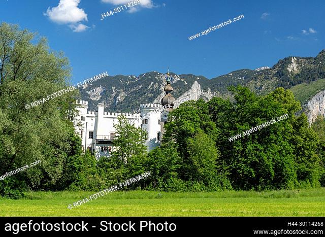 Schloss Marzoll mit dem Untersberg im Hintergrund, Bad Reichenhall, Berchtesgadener Land, Bayern