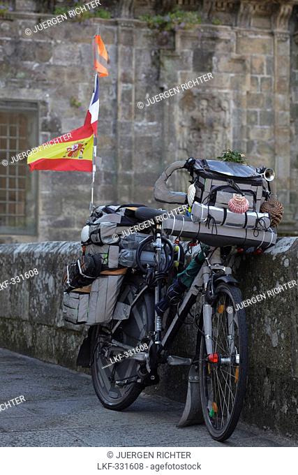 Bicycle of a pilgrim with bagagge and scallop, Plaza Immaculada, Santiago de Compostela, Province of La Coruna, Galicia, Northern Spain, Spain, Europe