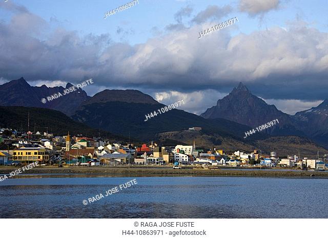Argentina, Südamerika, Amerika, March 2009, Tierra del Fuego, Ushuaia city, houses, shore, sea, water, mountains, coast, town
