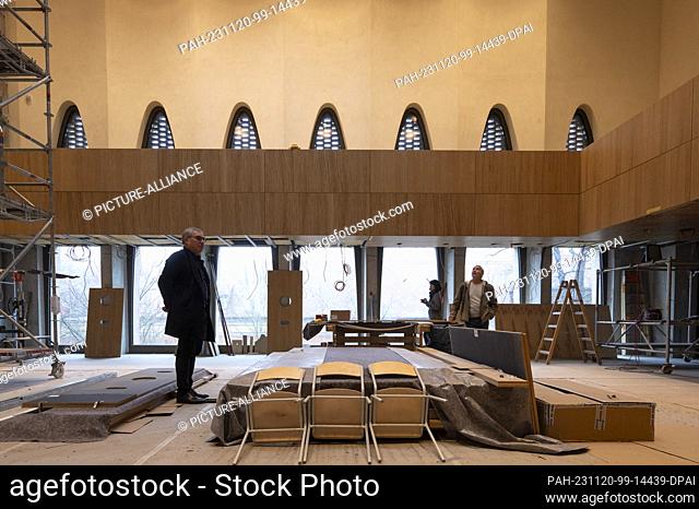 20 November 2023, Brandenburg, Potsdam: Building materials lie on the floor in the sacred space on the construction site of the Jewish synagogue and community...