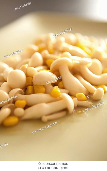 Mushroom fried corn