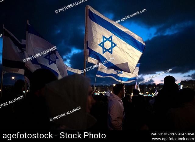 11 October 2023, Uruguay, Montevideo: People show solidarity with Israel on the Rambla. The mobilization was called for by all Jewish communal federations in...