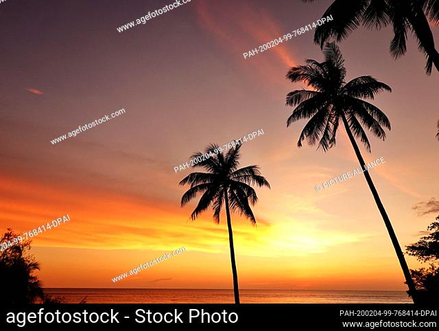 30 October 2019, Thailand, Ko Kood: Sunset off the coast in the Gulf of Thailand. Photo: Soeren Stache/ZB. - Ko Kood/Kick/Thailand