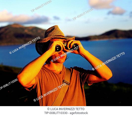 Australia, Queensland, Whitsunday Islands, Lindeman Island, Man with binoculars