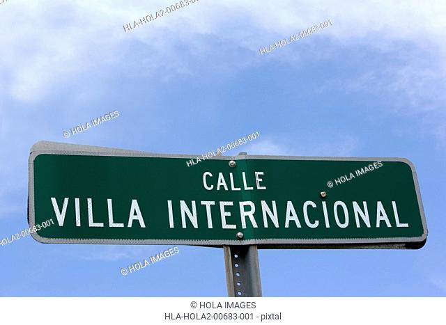 International Villa Street sign, Spanish