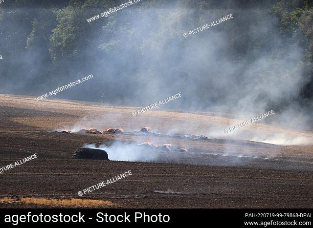 19 July 2022, Thuringia, Wernburg: Firefighters fight the fire of several fields and forest in Saale-Orla district. Since noon