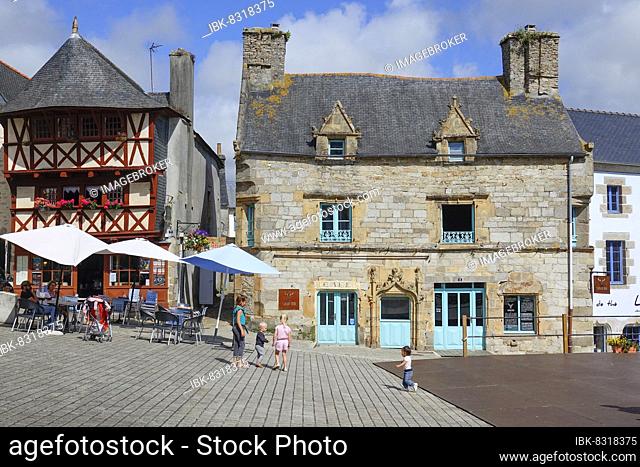 Place du Vieux Marche, half-timbered house Maison Cardinal and Maison Gerard, old town of Saint-Renan, Finistere department, Brittany region, France, Europe