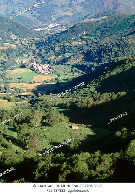 'Puerto de Pandetrave' (1, 562 m) and the town of Santa Marina de Valdeón. Picos de Europa National Park. Castilla-Leon, Spain