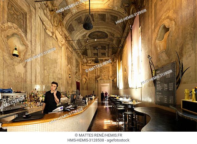 Italy, Emilia Romagna, Bologna, Le Stanze, bar restaurant housed in the former private chapel of the 16th century Palazzo Bentivoglio
