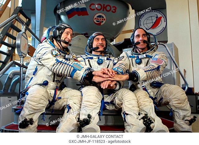 At the Gagarin Cosmonaut Training Center in Star City, Russia, Expedition 3334 backup crew members Alexander Misurkin (left)