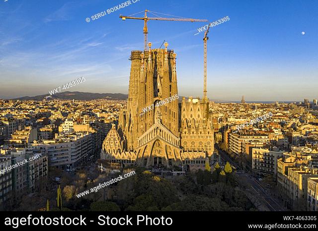 View of La Sagrada Família and Eixample octogonal grid. (Barcelona, Catalonia, Spain)