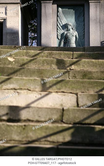 tourism, France, 20th arrondissement of paris, pere lachaise cemetery, cimetiere, stairs, chapel in background Photo Gilles Targat