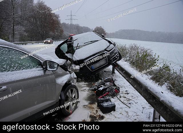 27 November 2023, Rhineland-Palatinate, Koblenz: Two cars collided head-on on a slippery road on the B49 near Koblenz. Two people were seriously injured and the...