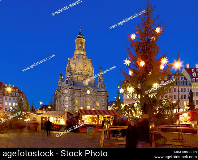 Christmas market at the Frauenkirche am Neumarkt in Dresden, Saxony, Germany