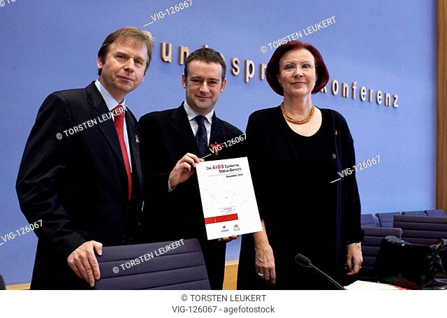 Dr. Ulrich HEIDE, chairman of the Deutsche Aids-Stiftung, Ben PLUMLEY, director executive office UNAIDS, and Heidemarie WIECZOREK-ZEUL ( SPD )
