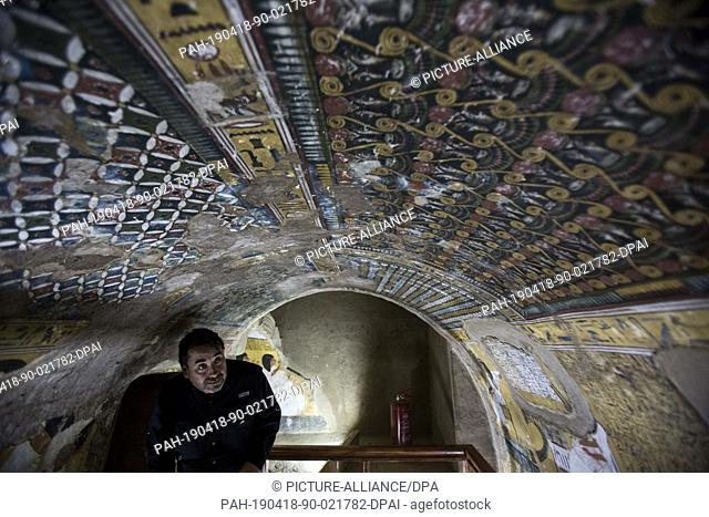 18 April 2019, Egypt, Luxor: A Colombian diplomat inspects the ceiling of the tomb of Sennutum, dating back to the early Ramesside period (1292·1069 BC)