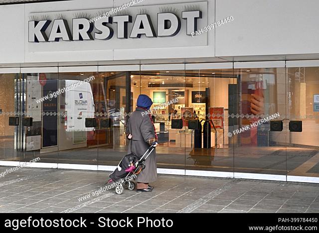 Clear cut at Galeria Karstadt Kaufhof. Galeria closes 52 department stores ? also the Karstadt branch at the main train station in Munich