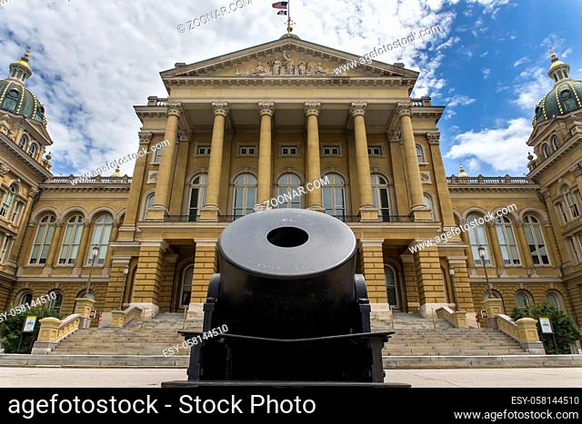 The Iowa State Capitol is the state capitol building of the U.S. state of Iowa. Housing the Iowa General Assembly, it is located in the state capital of Des...