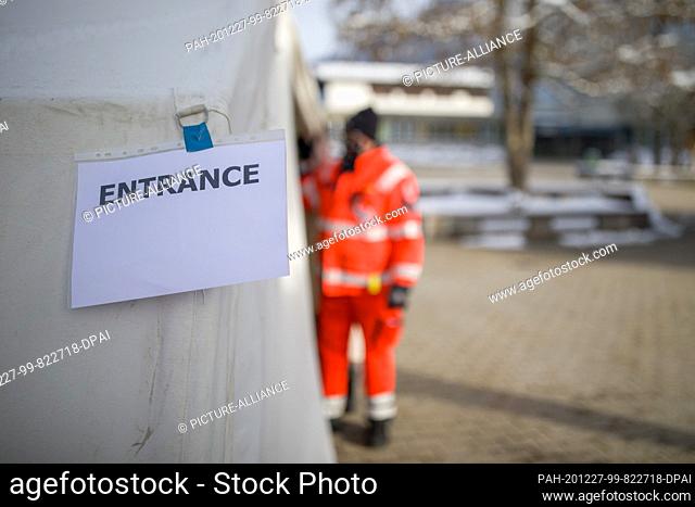 27 December 2020, Bavaria, Oberstdorf: ""Entrance"" is written on a sign at the entrance of a Corona testing station. All participants of the Four Hills...