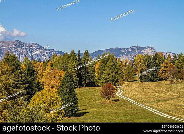 Herbststimmung auf der Hochebene der Viote im Bondonegebirge