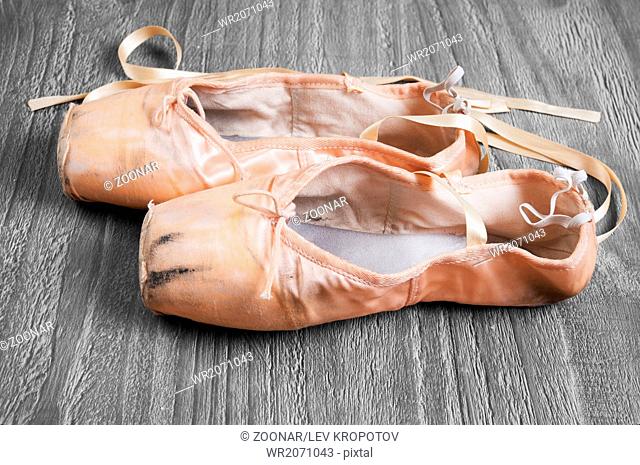 Old used ballet pointe shoes