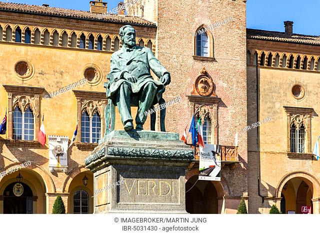 Verdi Monument in front of Rocca Pallavicino with Opera House Teatro Guiseppe Verdi, Busseto, Province of Parma, Emilia-Romagna, Italy, Europe