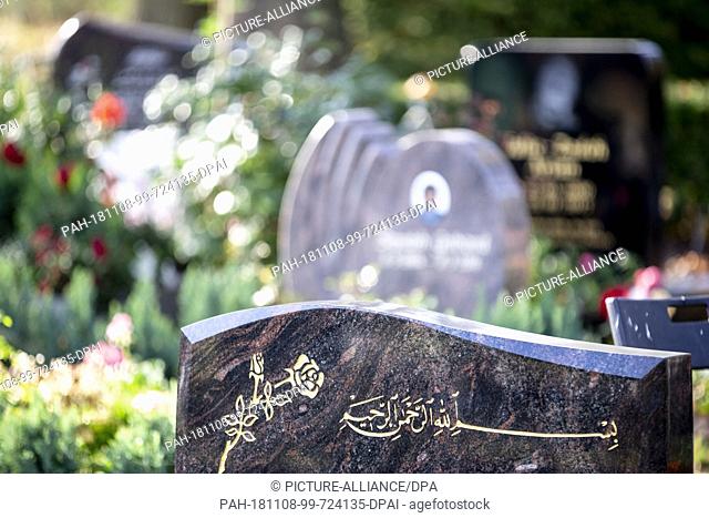10 October 2018, Berlin: A gravestone with Arabic lettering stands on the cemetery for burials according to the Muslim rite of the New Twelve Apostle Cemetery...