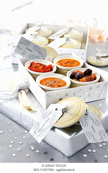 Home-made sauces, relish and mostarda di frutta (candied fruit in mustard syrup), as gifts