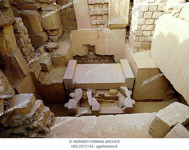 Sarcophagus in the burial chamber of the mastaba of Ptah-shepses at Abusir. The unusual size and elaborate decoration of the mastaba of this royal vizier...