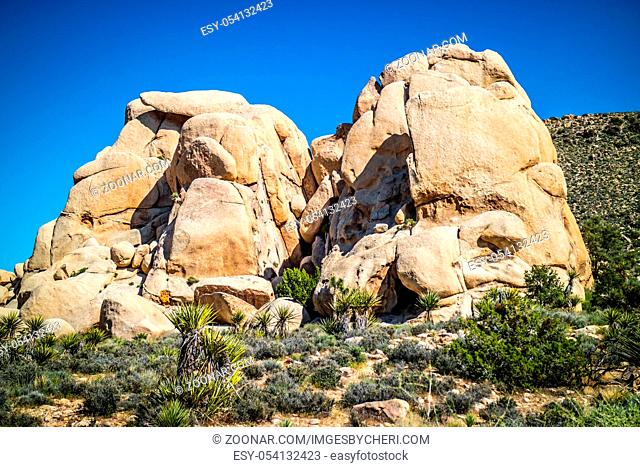 A series of desert boulder rocks piled up together in Ryan Mountain at Joshua National Park