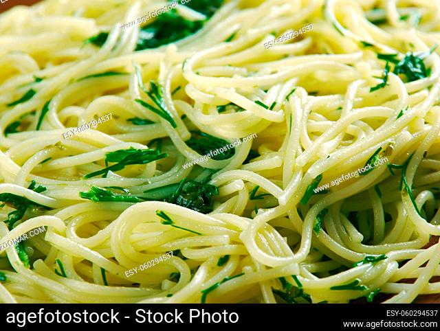 Spaghetti al Pesto - pasta alla genovese