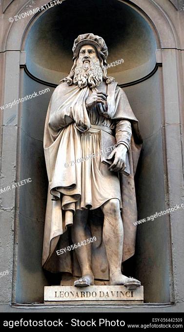 Leonardo da Vinci, statue in the Niches of the Uffizi Colonnade in Florence, Italy
