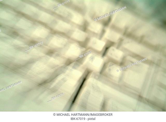 Keyboard with a zoom-effect