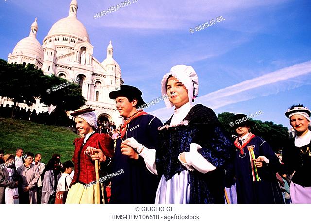 France, Paris, Vintage and grape gathering festival under the Sacre Coeur church