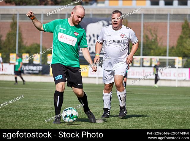 04 September 2022, Hamburg: Elton (r), TV presenter, competes for the ball at the ""Kicken mit Herz"" charity event. Under the motto ""Soccer Peace & Love -...