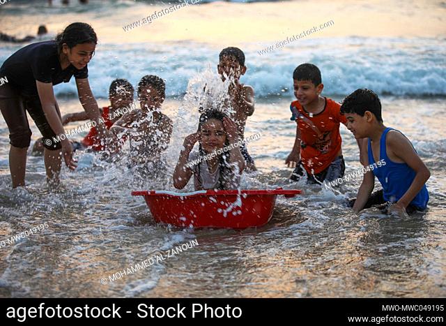 Gaza City, Palestine. 18th June 2022. Hundreds of Palestinian people gather at the Gaza Beach to cool off on a hot day during sunset