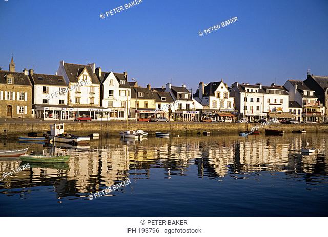 Picturesque harbour in early morning light in the resort of La Trinite-sur-Mer
