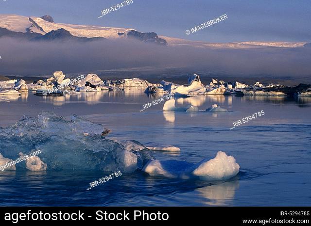 Ice, glacial lake Joekulsarlon, Jökulsarlon, Iceland, Europe