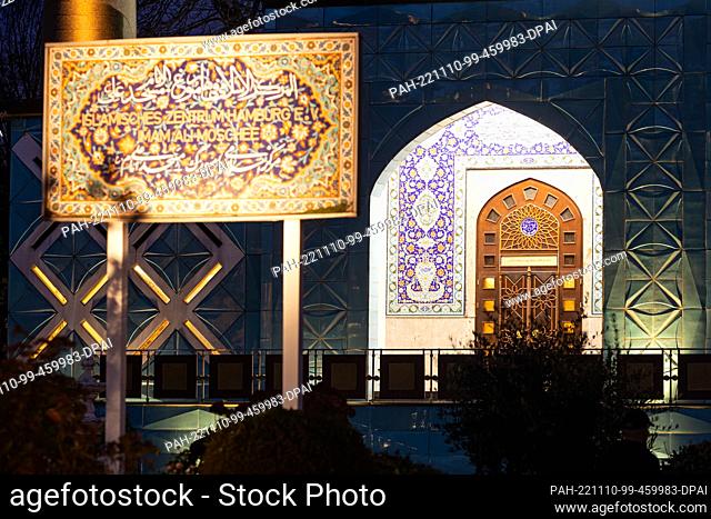 09 November 2022, Hamburg: View of the Islamic Center Hamburg (IZH) of the Imam Ali Mosque in the early evening. The Bundestag has voted in favor of closing the...