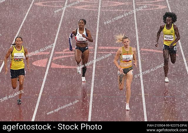 04 September 2021, Japan, Tokio: Paralympics: Athletics, women, 400-meter final, T38, at Olympic Stadium. Gold medal winner Lindy Ave (Germany