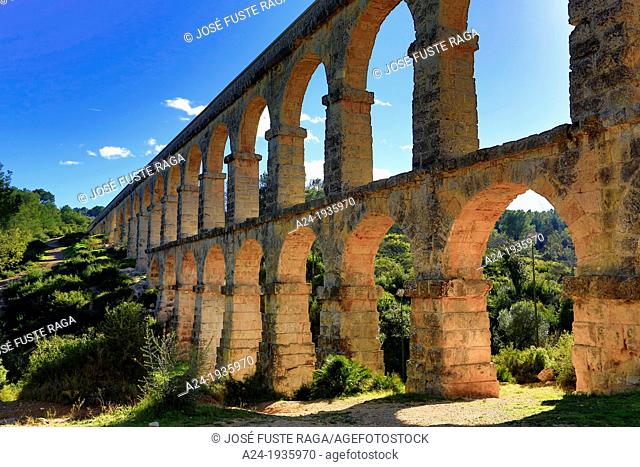 Pont del Diable Devil's Bridge Roman aqueduct, Tarragona, Catalonia, Spain