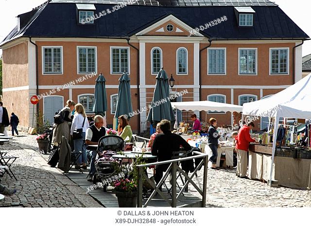 Finland, Southern Finland, Eastern Uusimaa, Porvoo, Market Square, Old Town Hall Square, Town Hall, Market, Local Handicrafts Stalls