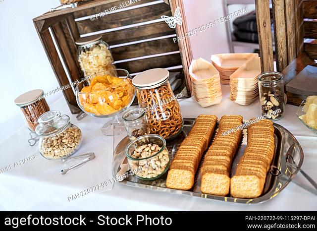 16 July 2022, Baden-Wuerttemberg, Rottweil: A Salty Bar is set up at a wedding reception. Photo: Silas Stein/dpa. - Rottweil/Baden-Wuerttemberg/Germany