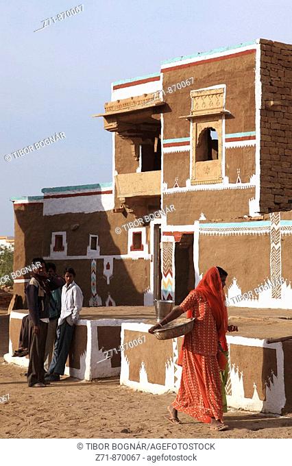 India, Rajasthan, Jaisalmer, traditional painted house, people