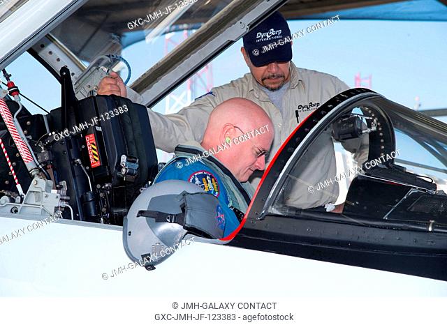 NASA astronaut Scott Kelly, Expedition 43 flight engineer, prepares for a flight in a NASA T-38 trainer jet at Ellington Airport near NASA's Johnson Space...