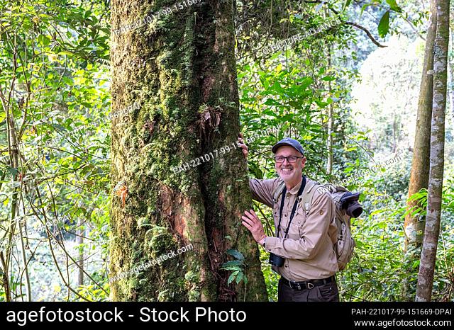 PRODUCTION - 26 September 2022, Rwanda, Uwinka: Forester Peter Wohlleben stands by a mahogany tree named after him in Rwanda's Nyungwe National Park