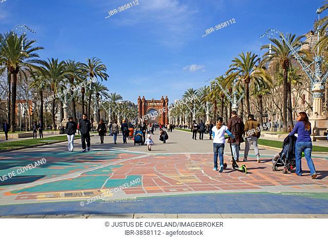 Promenade Passeig de Lluis Companys with the Arc de Triomf, boulevard and promenade with a triumphal arch, erected for the World Exhibition in 1888, Barcelona